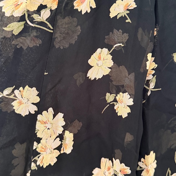 Reformation vintage Black Floral Short Sleeve V-Neck Dress - Picture 3 of 3
